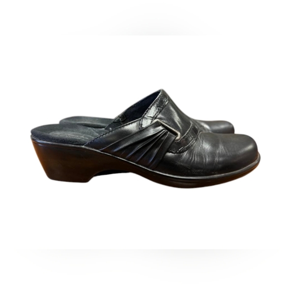 Clarks Bendables Clogs EUC Black Leather Slip On Size 8 1/2 - Picture 1 of 7